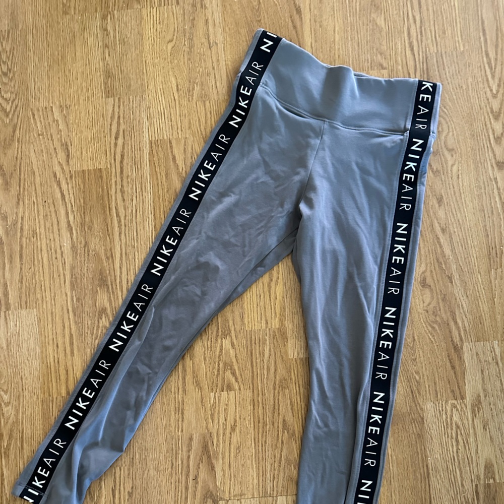 NIKE LEGGINGS.